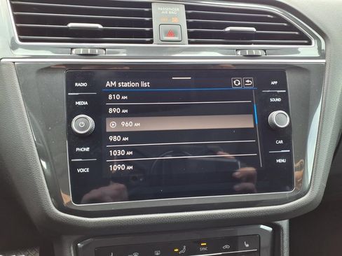 Used 2023 Volkswagen Tiguan SE w/ Panoramic Sunroof Package AWD/4WD image 10
