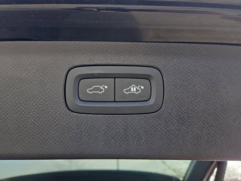 Used 2023 Volvo XC90 B6 Plus image 8