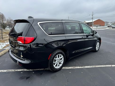 Used 2018 Chrysler Pacifica LX image 10