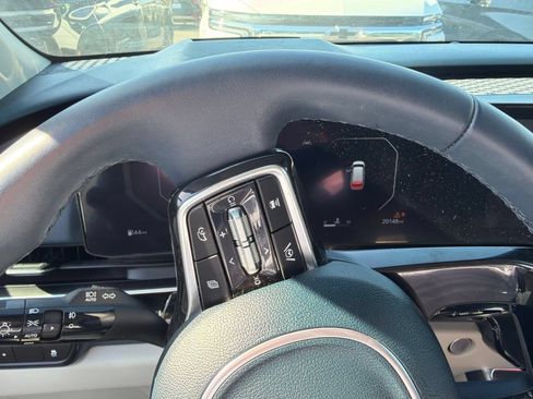 Used 2025 Kia Carnival SX Prestige FWD image 2