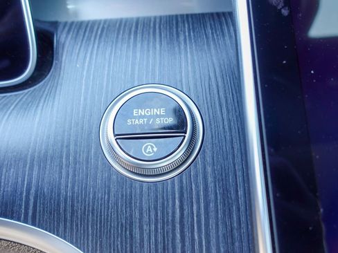 Used 2025 Mercedes-Benz C 300 4MATIC Sedan image 17