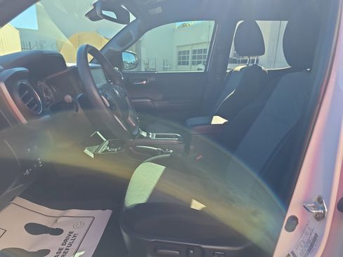 Used 2023 Toyota Tacoma TRD Off-Road image 12