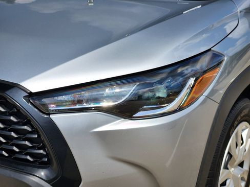 Used 2022 Toyota Corolla Cross L FWD image 9