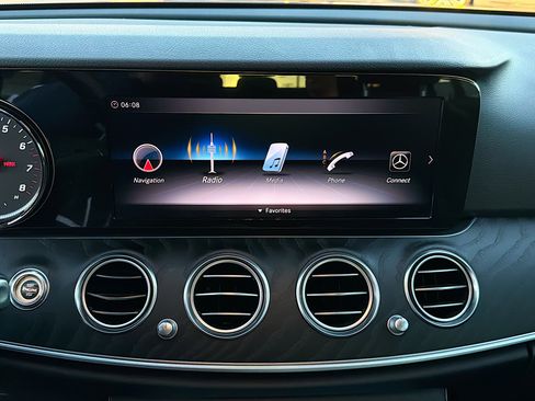 Used 2018 Mercedes-Benz E 300 image 30