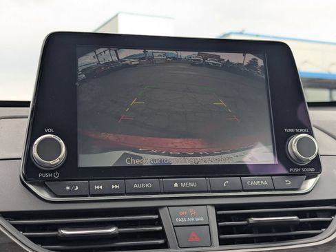 Used 2025 Nissan Altima 2.5 SV FWD image 16
