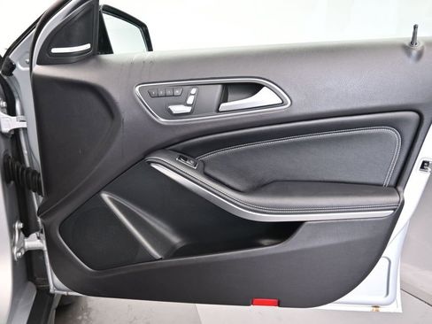 Used 2019 Mercedes-Benz GLA 250 4MATIC image 47