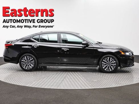 Used 2025 Nissan Altima 2.5 SV FWD image 4