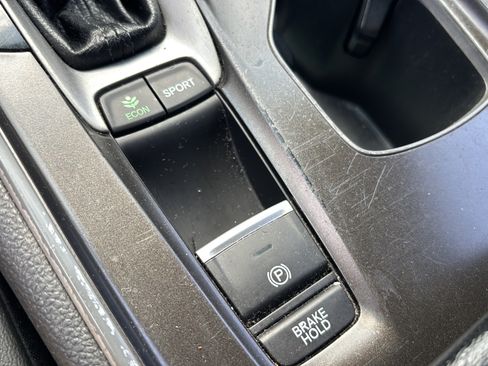 Used 2018 Honda Accord Sport image 17