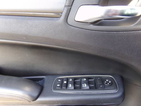 Used 2014 Chrysler 300 S image 38
