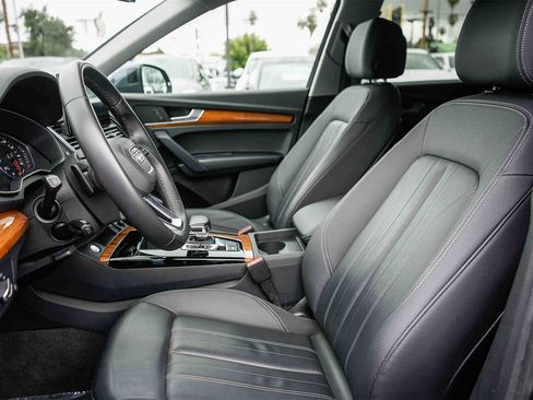 Used 2023 Audi Q5 2.0T Premium w/ Convenience Package image 17