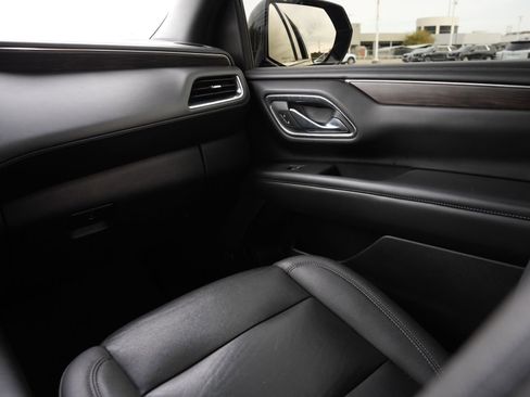 Used 2023 Chevrolet Suburban LT image 8