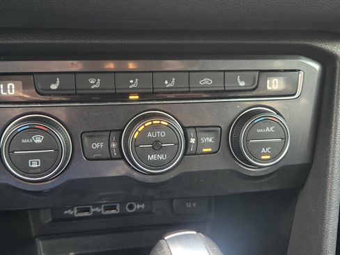 Used 2018 Volkswagen Tiguan SEL image 32