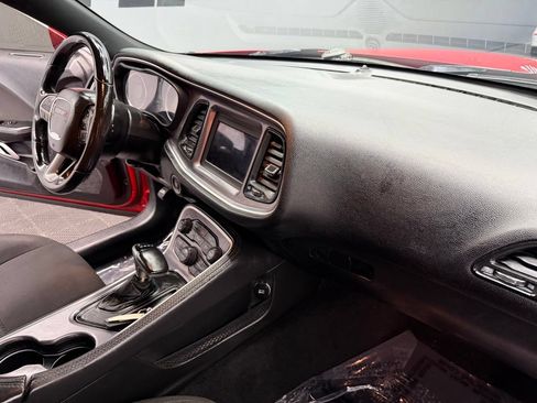Used 2019 Dodge Challenger R/T RWD image 41