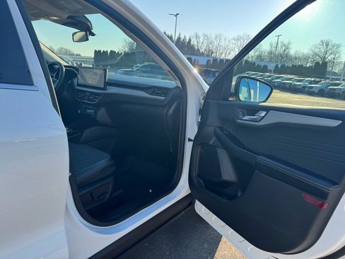 Used 2023 Ford Escape Platinum w/ Premium Technology Package AWD/4WD image 11
