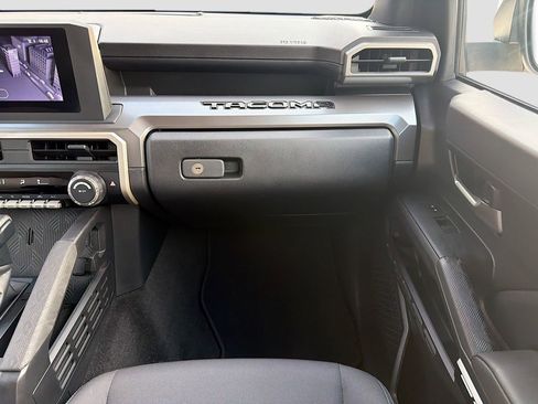 Used 2024 Toyota Tacoma TRD Off-Road image 17