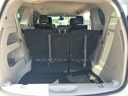 Used 2024 Chrysler Pacifica Touring-L FWD image 33