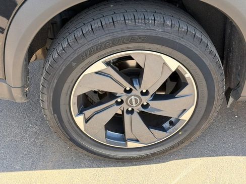 Used 2025 Nissan Rogue SV FWD image 17