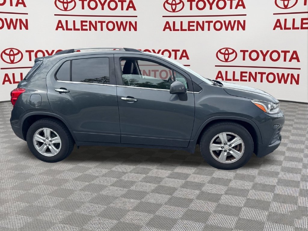 Used 2018 Chevrolet Trax LT w/ LT Convenience Package FWD image 4