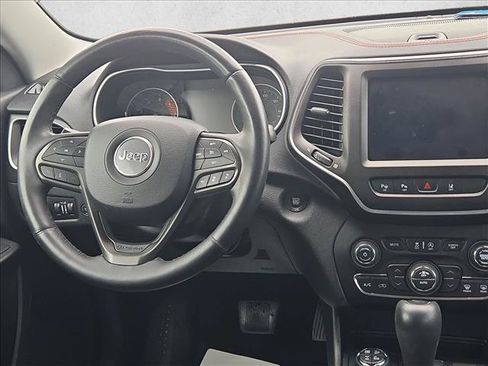 Used 2019 Jeep Cherokee Trailhawk AWD/4WD image 13