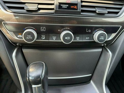 Used 2018 Honda Accord Sport image 18