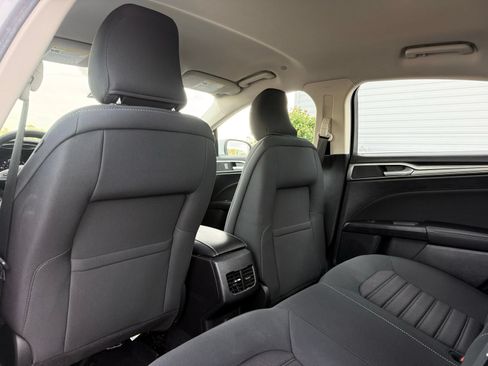 Used 2019 Ford Fusion SE FWD image 18