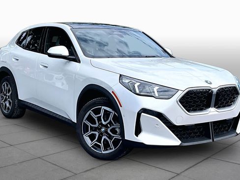 Used 2025 BMW X2 xDrive28i AWD/4WD image 3