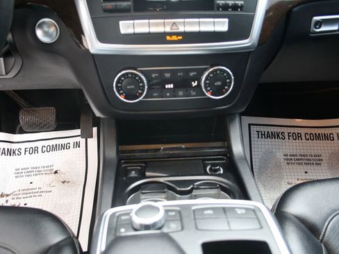 Used 2015 Mercedes-Benz GL 450 4MATIC image 26