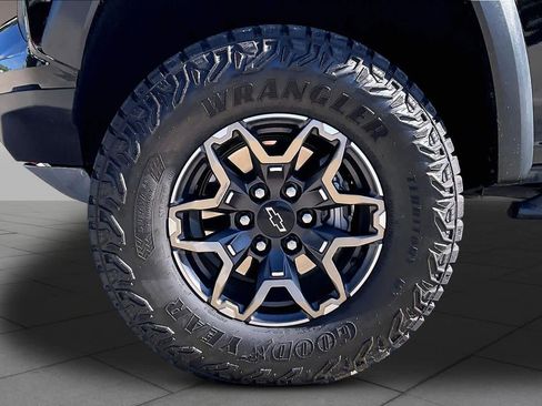 Used 2025 Chevrolet Colorado ZR2 w/ Technology Package image 11