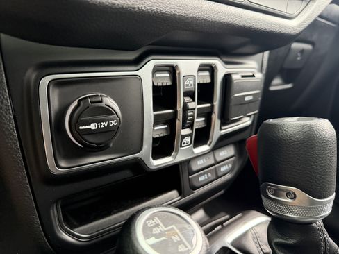 Used 2025 Jeep Wrangler Sport image 37