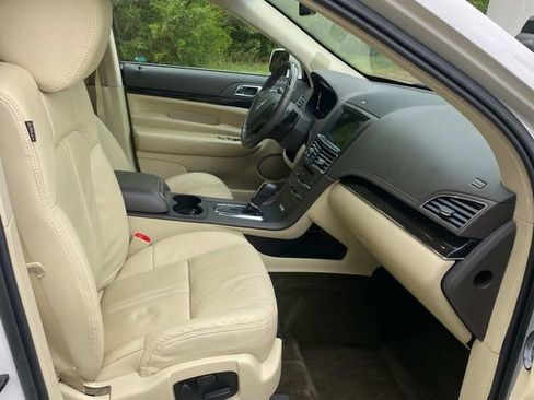 Used 2018 Lincoln MKT AWD image 36