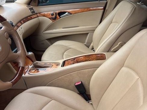 Used 2008 Mercedes-Benz E 350 4MATIC Sedan image 11