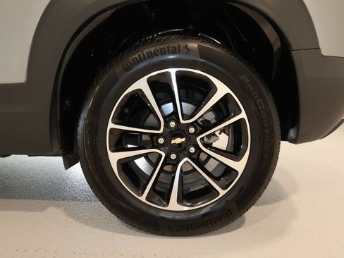 Used 2025 Chevrolet TrailBlazer LT FWD image 32