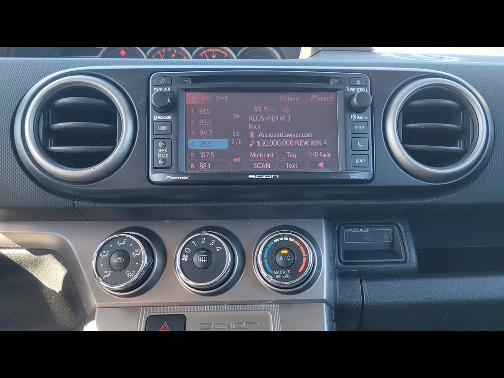 Used 2014 Scion xB FWD image 24