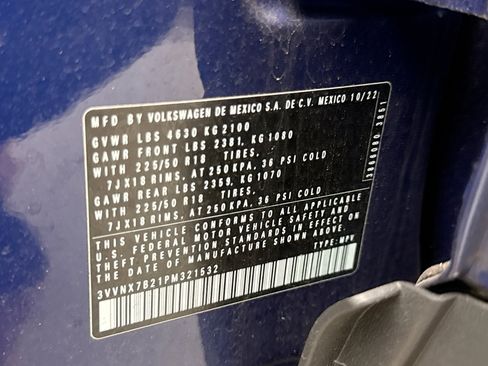 Used 2023 Volkswagen Taos SE w/ Panoramic Sunroof Package image 11