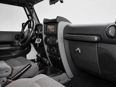 Used 2007 Jeep Wrangler Unlimited Sahara w/ Dual Top Group AWD/4WD image 13