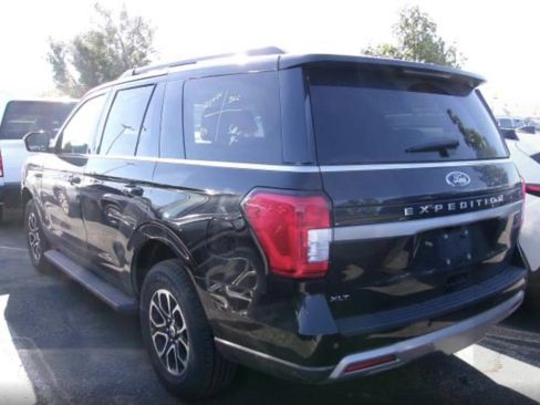 Used 2024 Ford Expedition XLT image 2