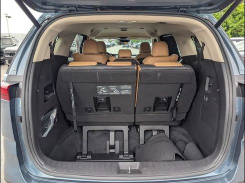 Certified 2023 Kia Carnival EX FWD image 19