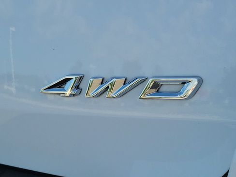 Used 2021 Ford Explorer XLT w/ Equipment Group 202A AWD/4WD image 6