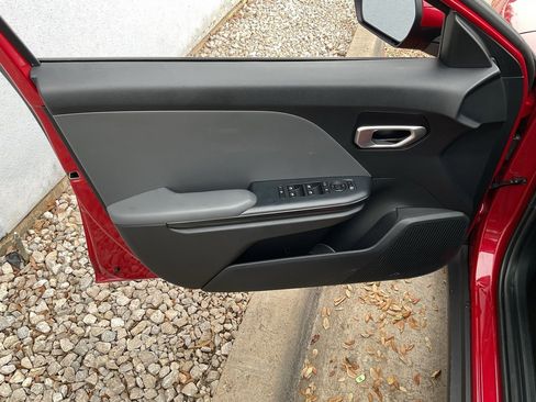 Used 2025 Kia K4 LXS image 12