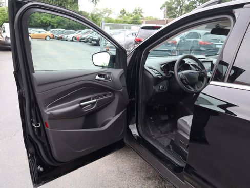 Used 2017 Ford Escape SE w/ Equipment Group 201A AWD/4WD image 18