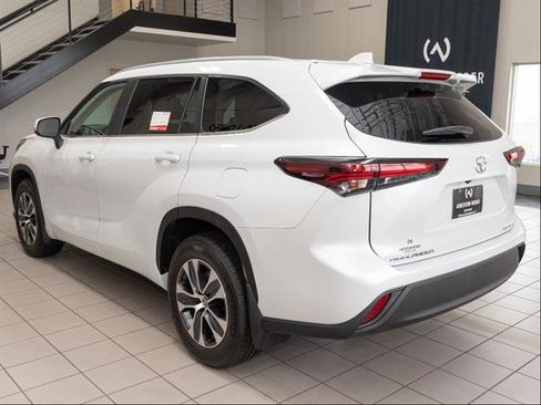 Used 2025 Toyota Highlander XLE image 22