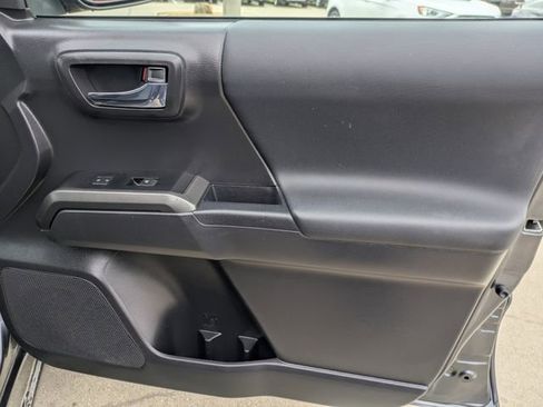 Used 2023 Toyota Tacoma TRD Off-Road image 31