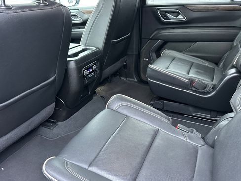 Used 2022 Chevrolet Suburban Premier image 14