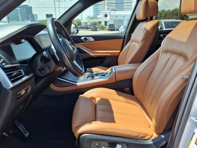 Used 2021 BMW X7 xDrive40i w/ M Sport Package AWD/4WD image 4