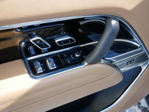 Used 2024 Land Rover Range Rover SE image 19