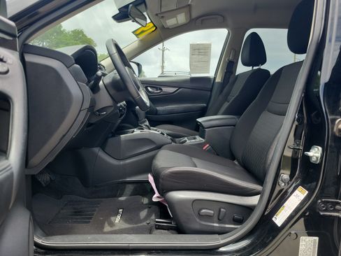 Used 2019 Nissan Rogue SV w/ Premium Package FWD image 13
