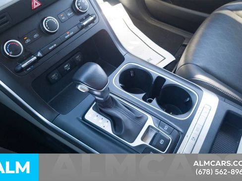 Used 2024 Kia Carnival LX FWD image 25