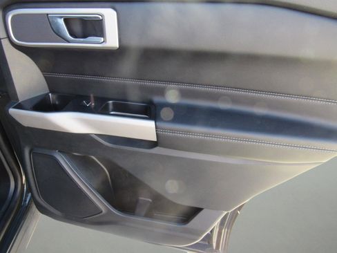 Used 2022 Ford Explorer XLT w/ Equipment Group 202A image 36