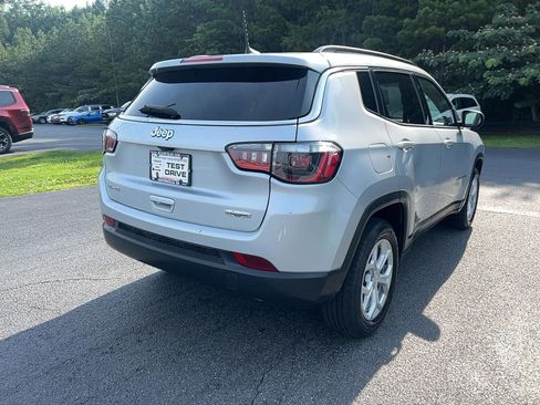 Used 2024 Jeep Compass Latitude AWD/4WD image 5