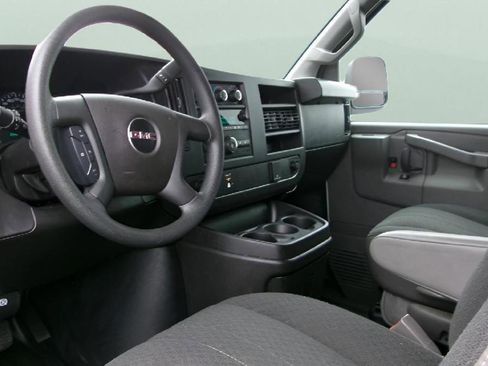 Used 2024 GMC Savana 2500 w/ Driver Convenience Package image 9